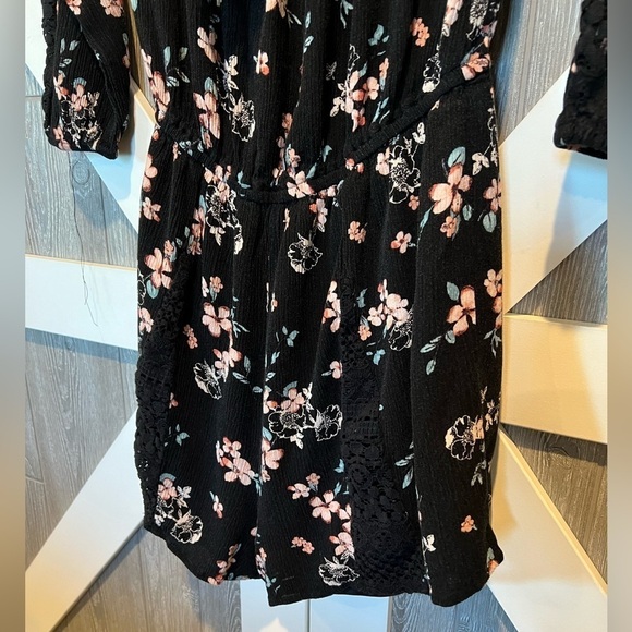 150. Floral Long Sleeve Romper with Open lace sleeves S - Picture 5 of 11